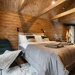 Huoneisto Silencius With Private Jacuzzi *